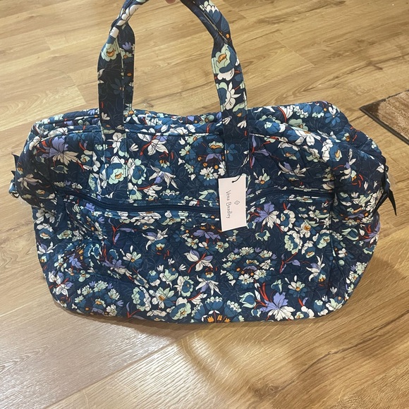 Vera Bradley- grand traveler bag- new with tags- floral bursts - Picture 2 of 4